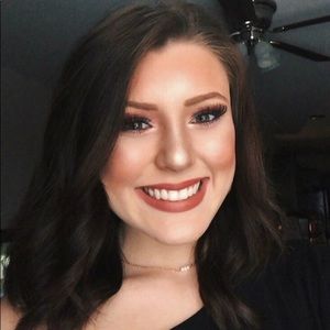 Meet your Posher, Corina